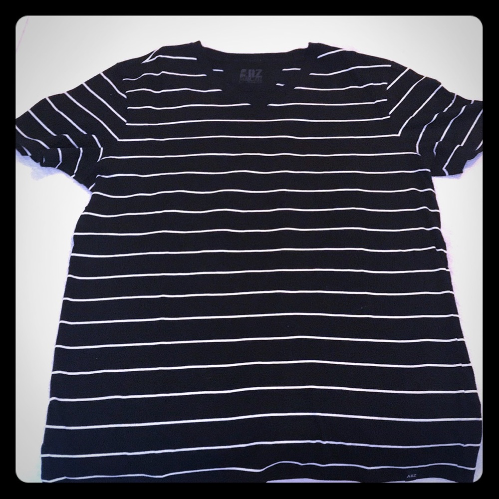 AIIZ Men’s slim fit v-neck t-shirt